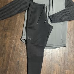 Under Armour Top Size Large , Under Armour Sweats Size  M