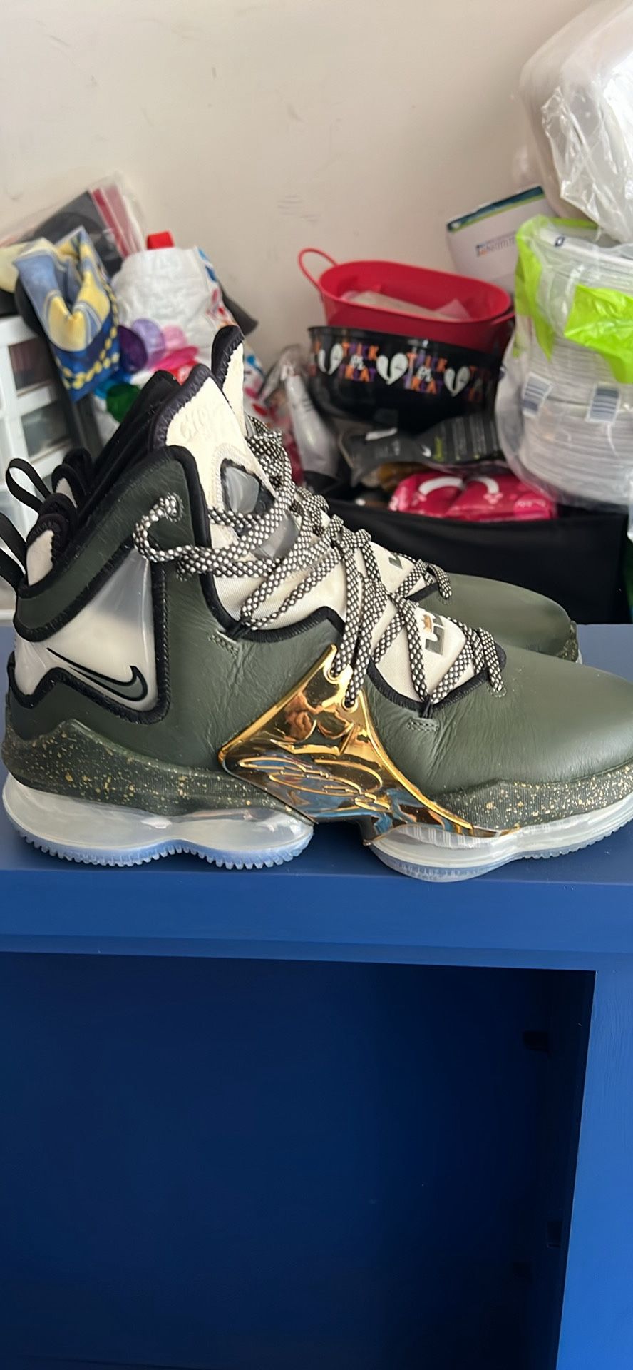 LeBron 19 Chosen 1