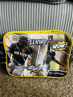 Padres lunchbox giveaway (New)