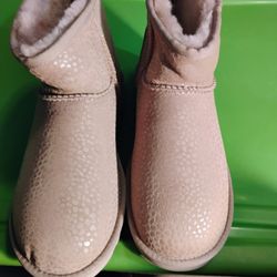 UGG BOOTS SIZE 9