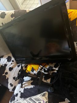 Vizio Flat Screen TV with Wall Mount