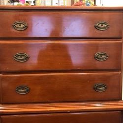 Antique Chest Of Drawers / Dresser