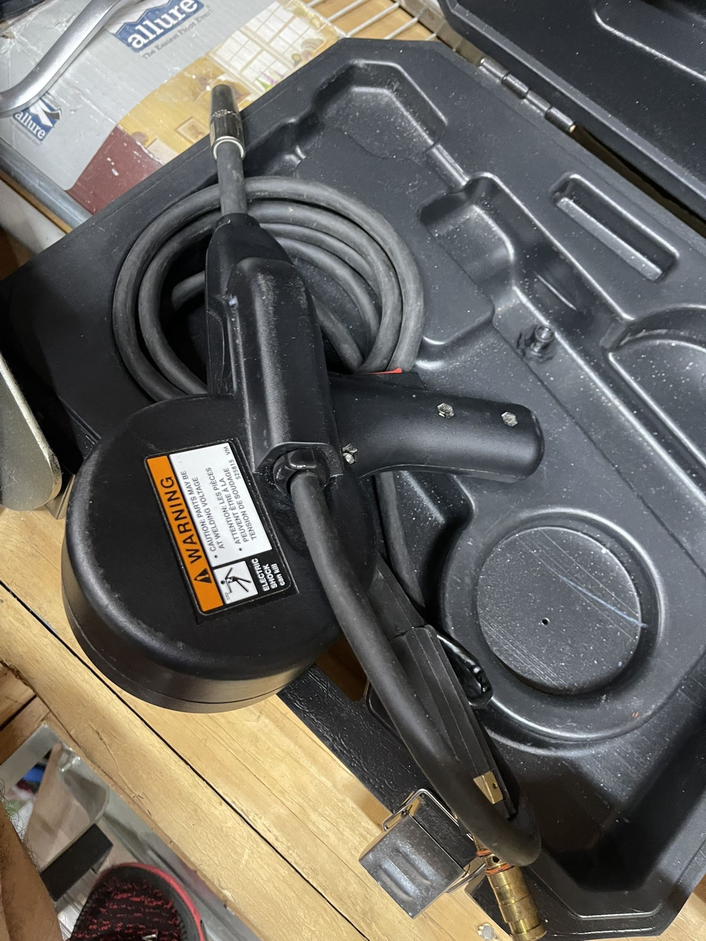 Lincoln Electric Magnum PRO 100SG Spool Gun. This spool gun