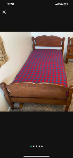 Vintage Willet bedroom set Solid Maple $375