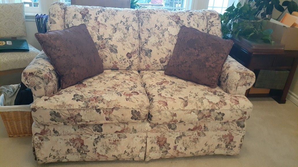 Love Seat W/ 2 Throw Pillows