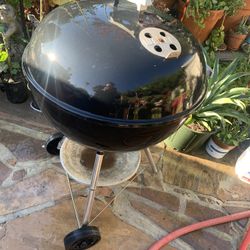  BBQ Clean22 Inch  Diameter Good Conditions.