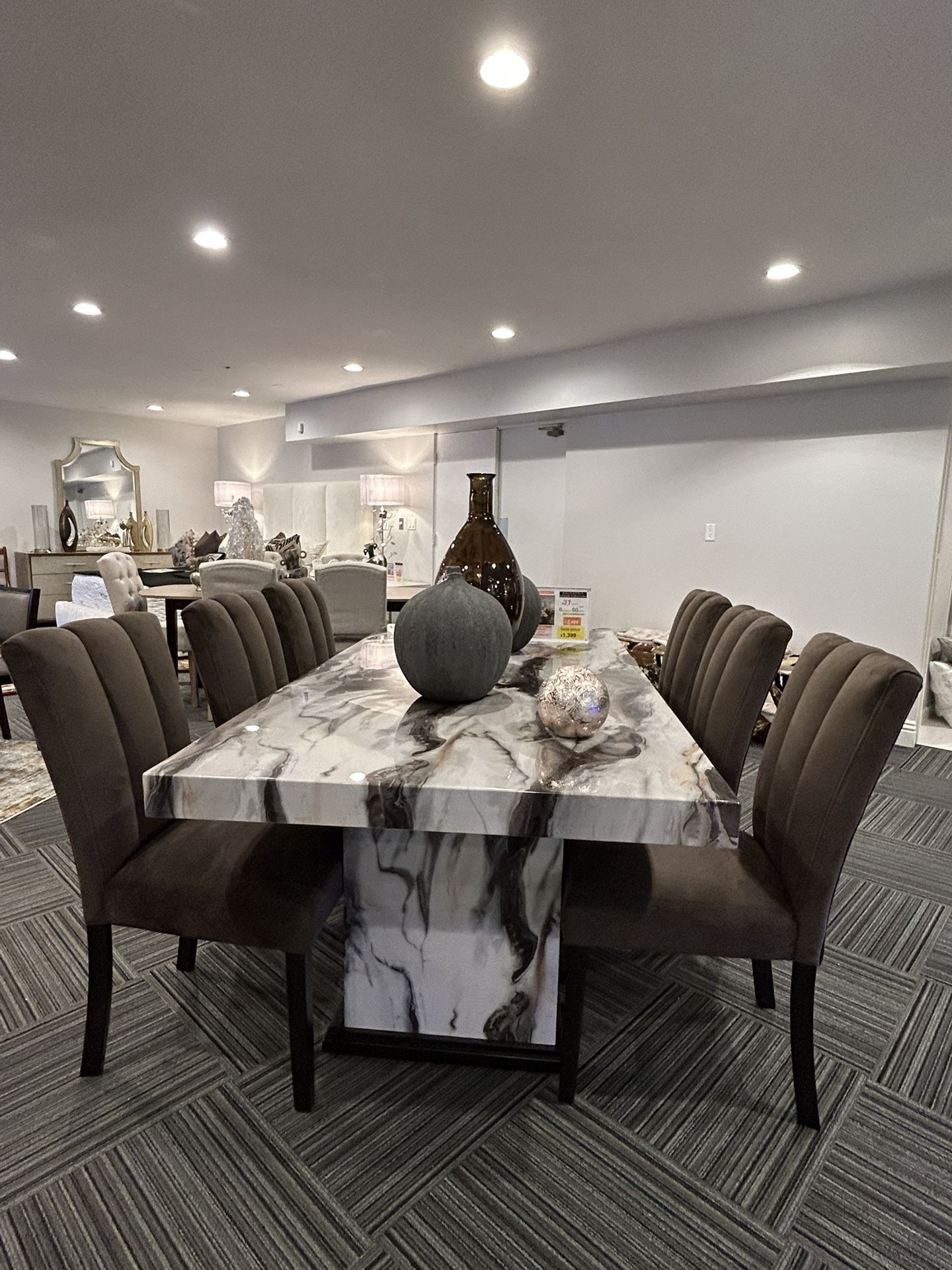 DINING TABLE & 6 CHAIRS 👀