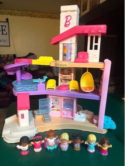 Barbie Little People house car and people included
