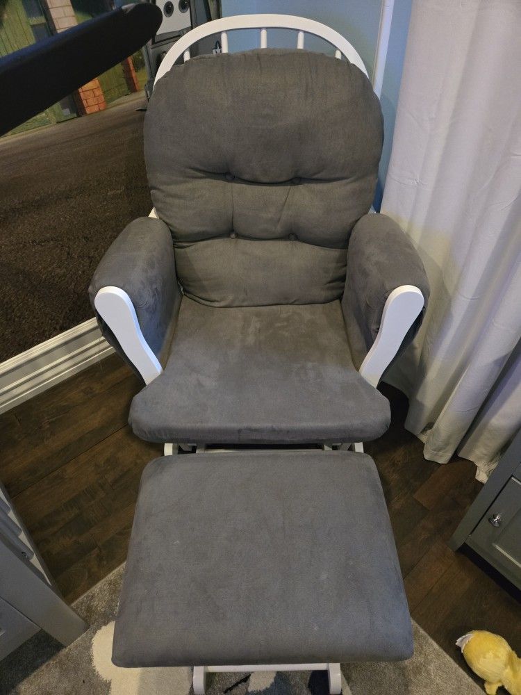 Storkcraft Premium Hoop Glider & Ottoman (White/gray) Nursery Chair