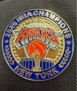 championship knicks pin