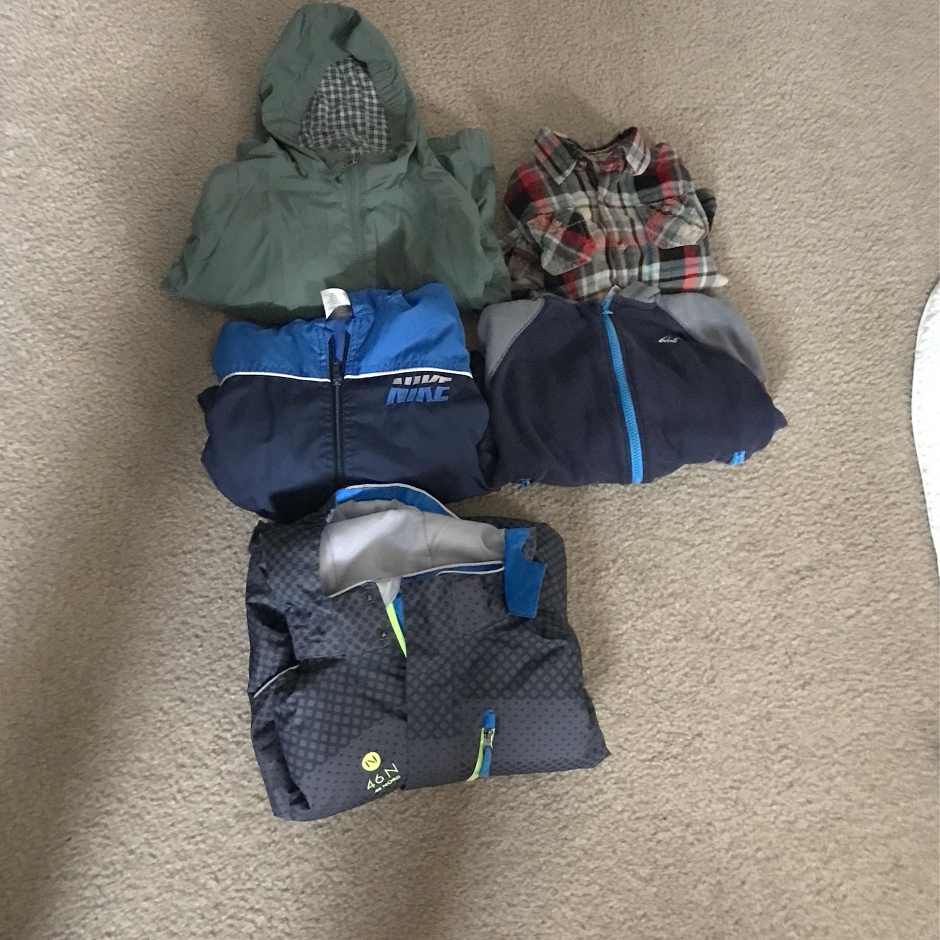 Bundle of 5 boy 's clothing size 5 Good condition