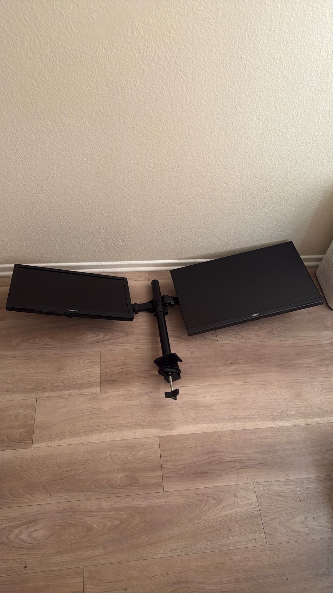 Acer 24.5’ 240hz Monitor | Viewsonic 19’ 60hz | Dual Arm Table Mount
