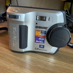 Sony Mavica MVC-FD200 Vintage Digital Camera 