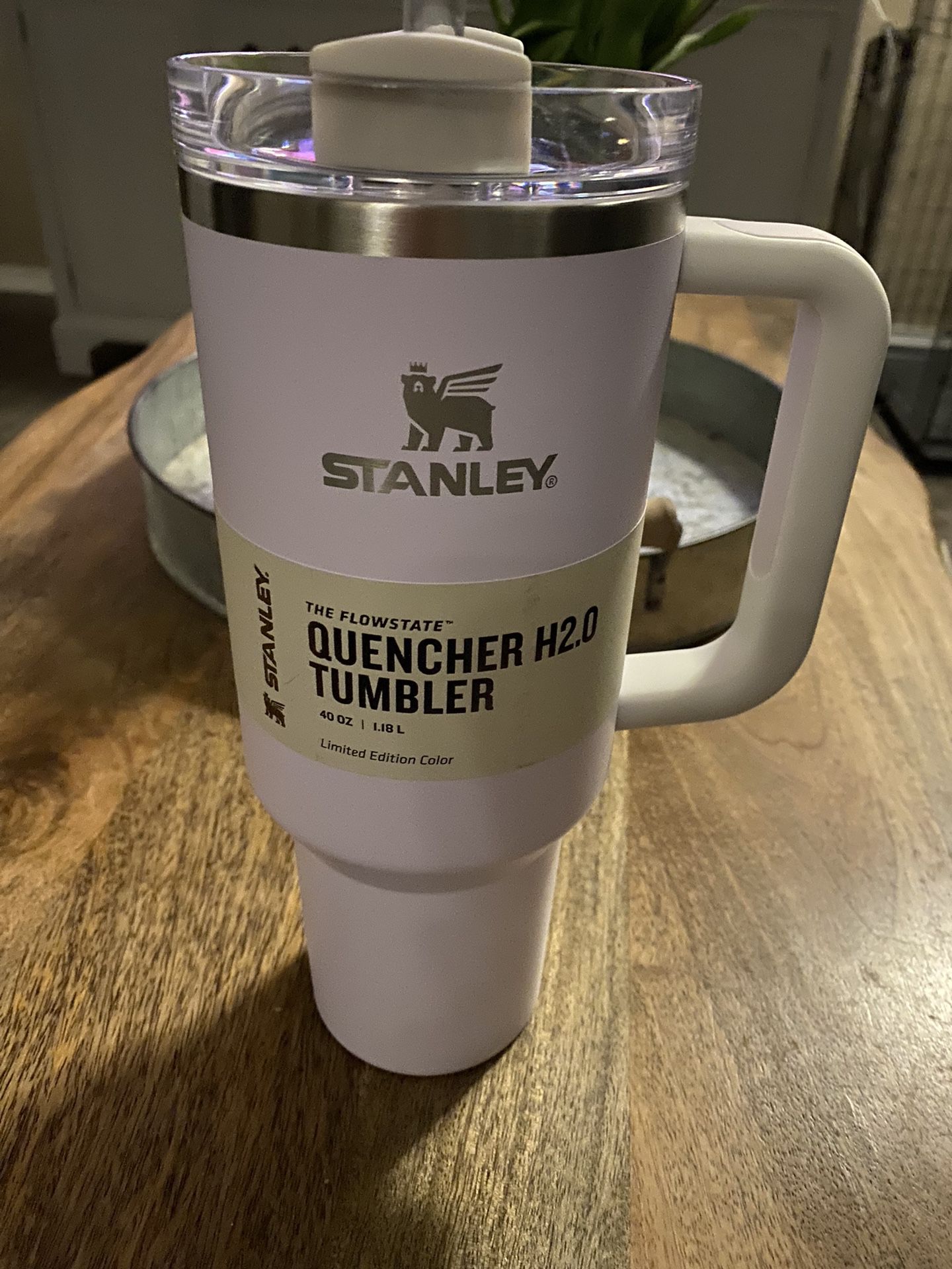 Stanley 40oz Wisteria for Sale in Los Angeles, CA - OfferUp