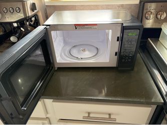 Vissani Microwave — Black