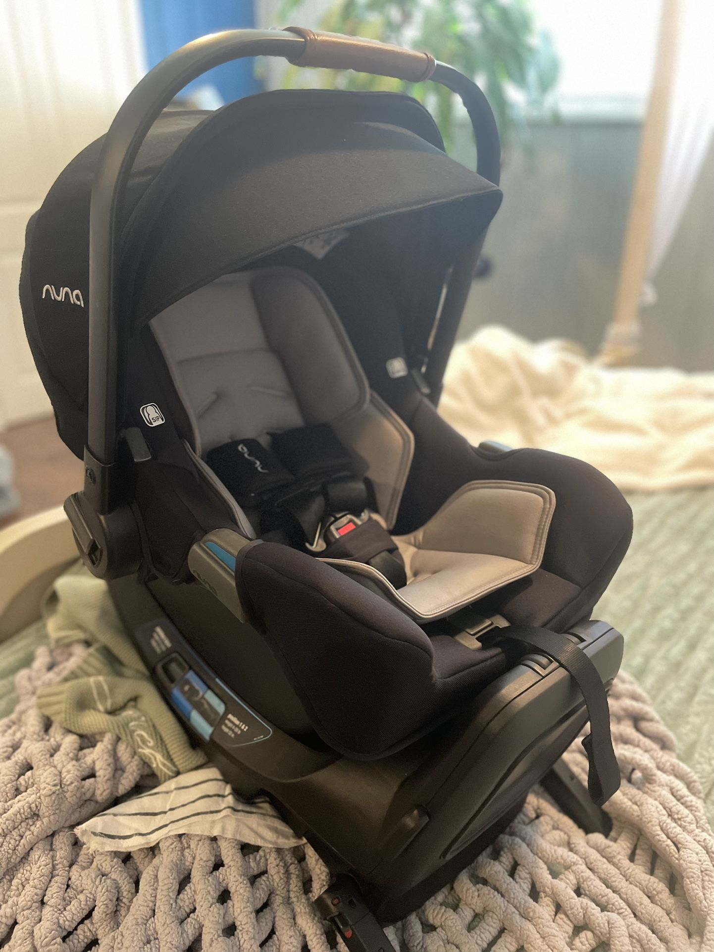 Nuna Pipa Rx Car seat With RELX Base