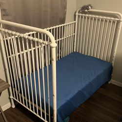 Crib/ Toddler Bed