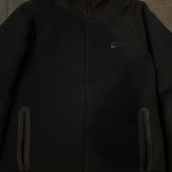 Black Nike Tech