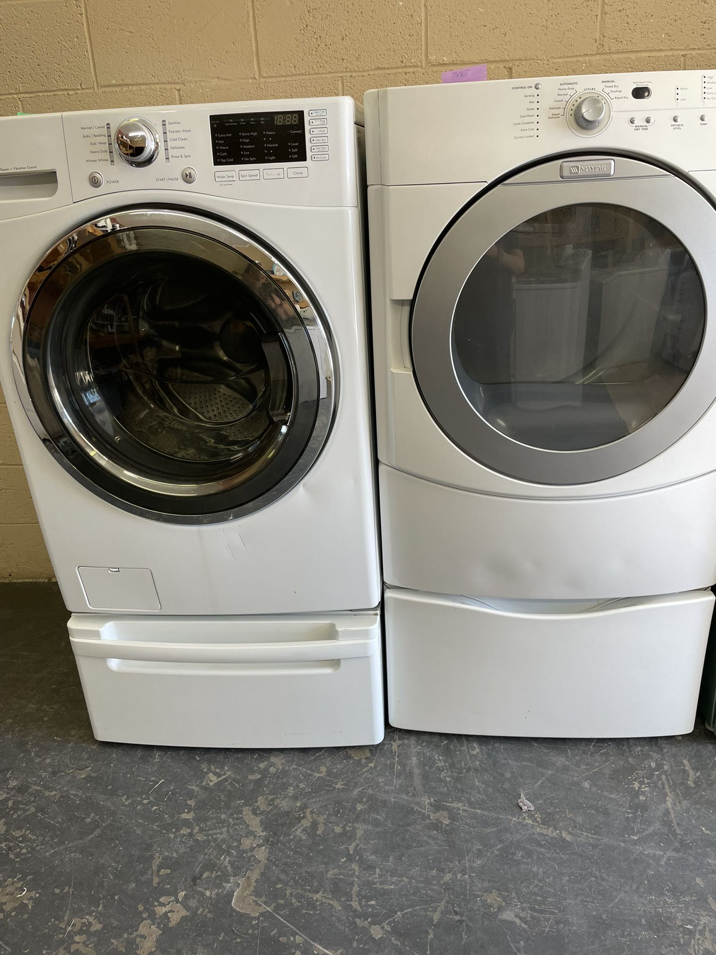 Kenmore*4.0cu.ft Capacity Washer and Maytag*7.3cu.ft Capacity Gas Dryer Duo+Pedestal