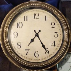 NEW COURSE BATTERY OPERATED GOLD 16-IN CLOCK 3D TYPE STYLE FRAME
