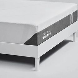 Tempur-Pedic hybrid queen mattress