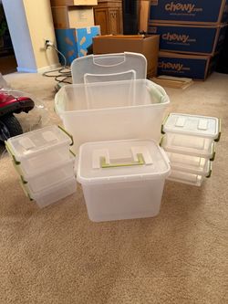 Sterility 8 pc Storage set with light green snap close handles
