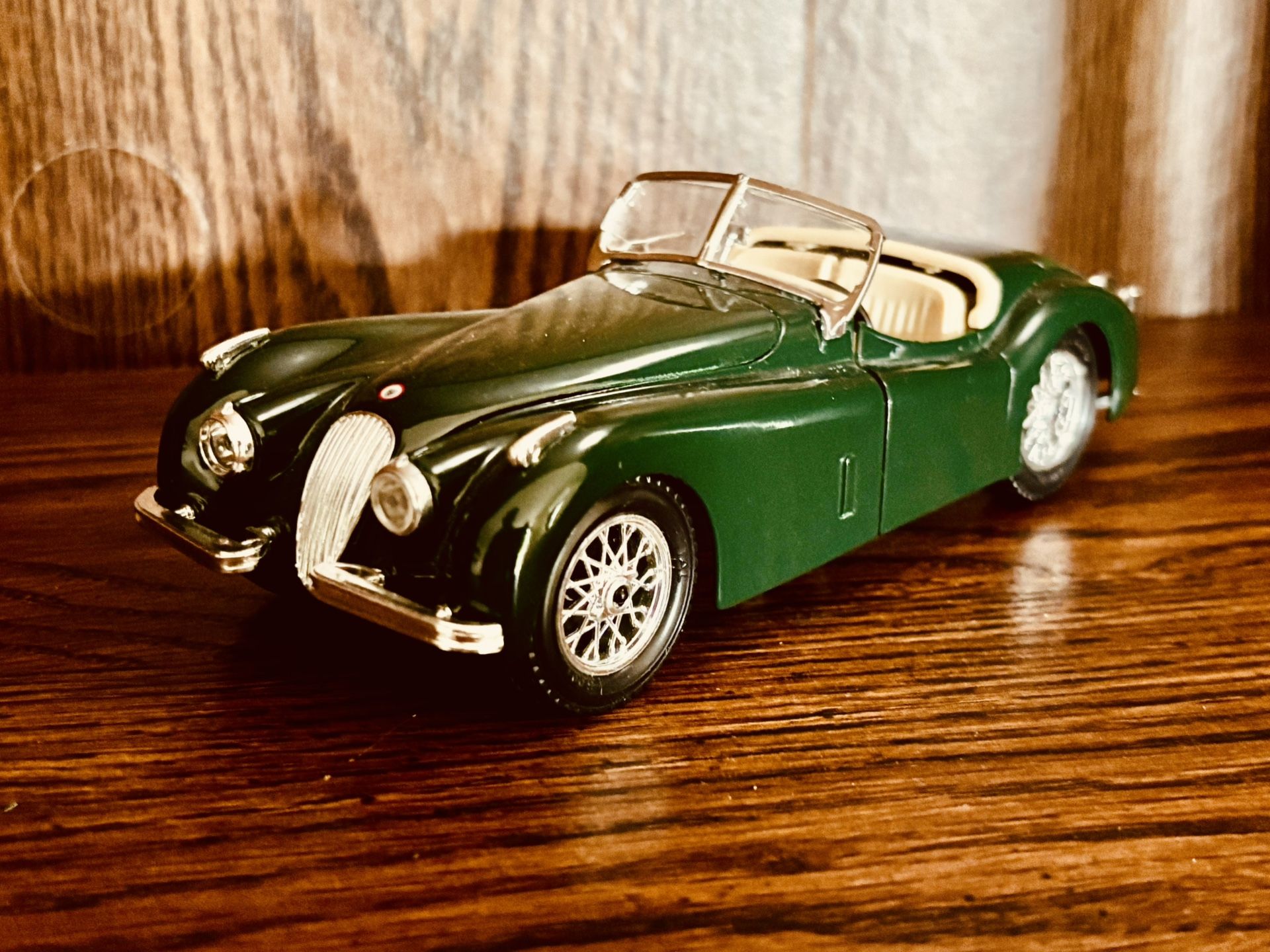 Vintage collectable car Model 1:24. Toys 
