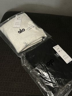 Alo Crewneck Sweatshirts (Black & Grey) – S/M