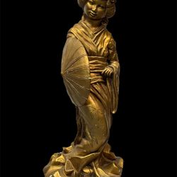 RARE VINTAGE GEISHA GIRL UNIVERSAL STATUARY CORP STATUE 402R 1967. No cracks or chips. Spots of paint flaked off here and there but no damage to statu
