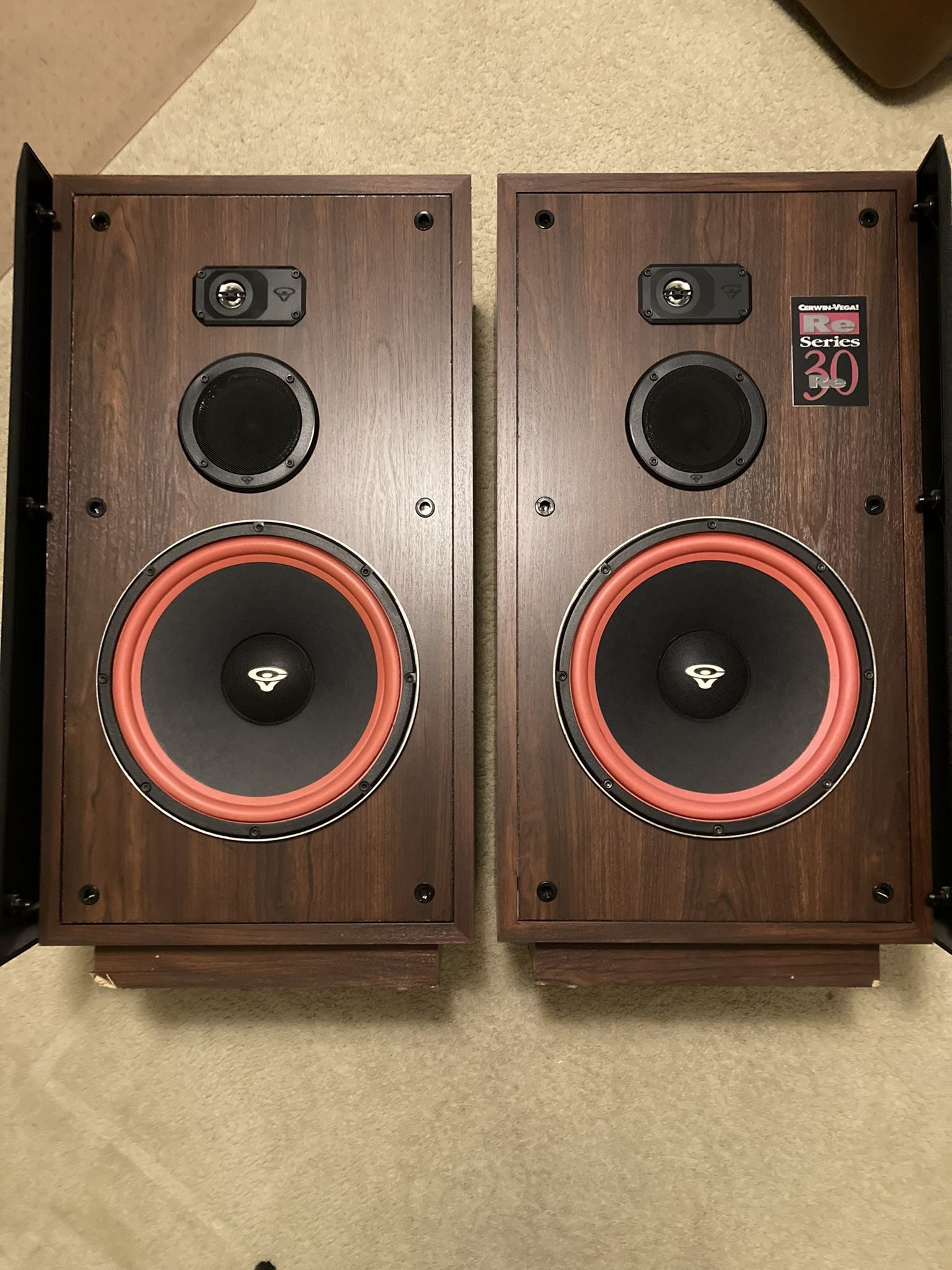 Cerwin Vega Speakers RE30