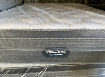 Brand new pillow top queen size mattress