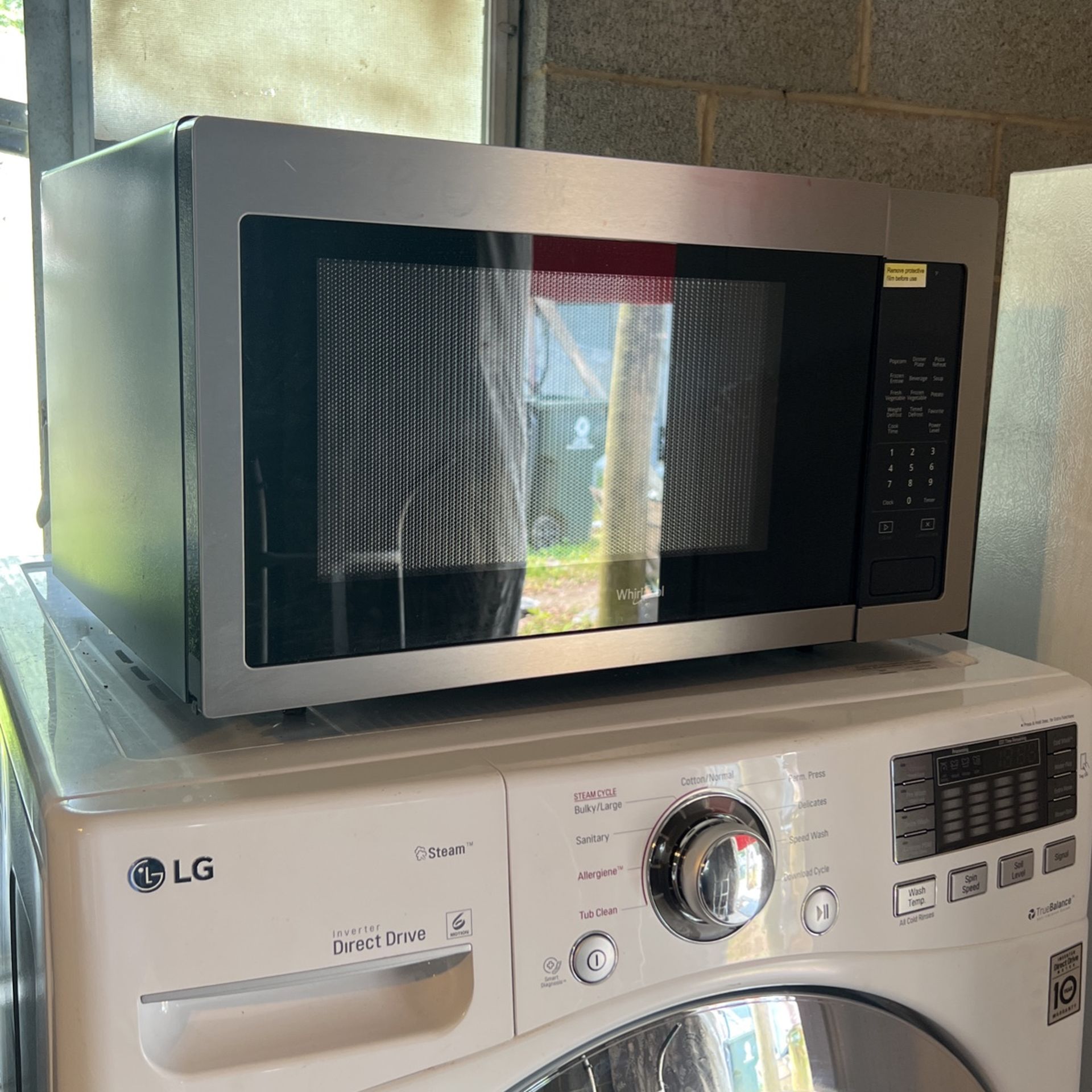 Whrpool microwave brand new never use