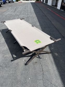 Cascade mountain tech fully collapsible oversized camping cot deals