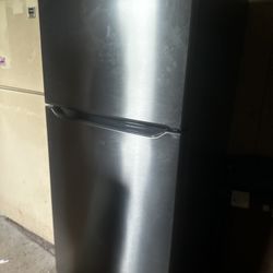 Frigidaire Stainless Steel Top Freezer Refrigerator 