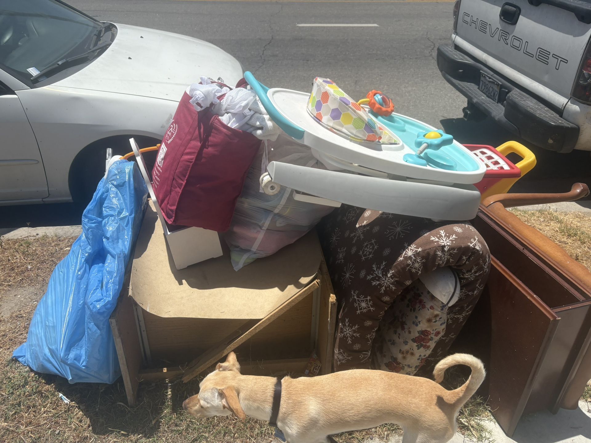 FREE BABY STUFF AND CLOTHES EVERYTHING IS ON THE STREET