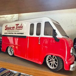 “RARE” SNAP ON TRUCK IN BOX . Only Taken Out Yo Drive Twice