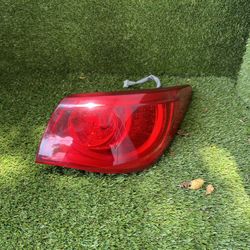 Infiniti Q50 2014-17 Tail Light