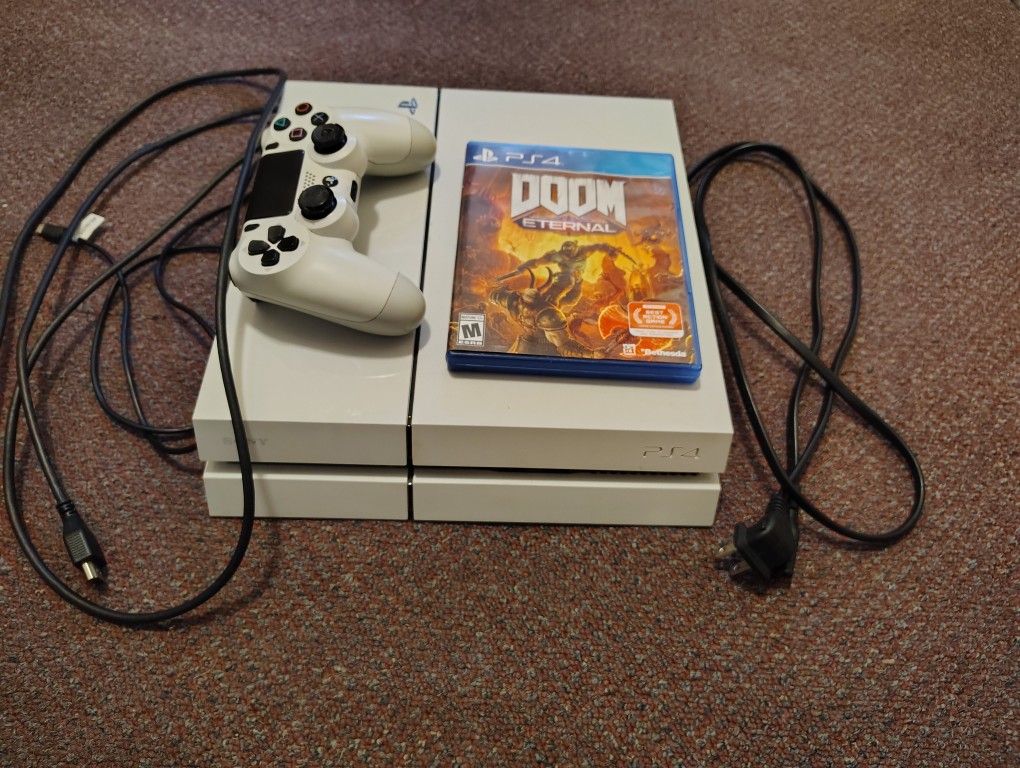 Selling a PlayStation 4 500gb 2 games and controller