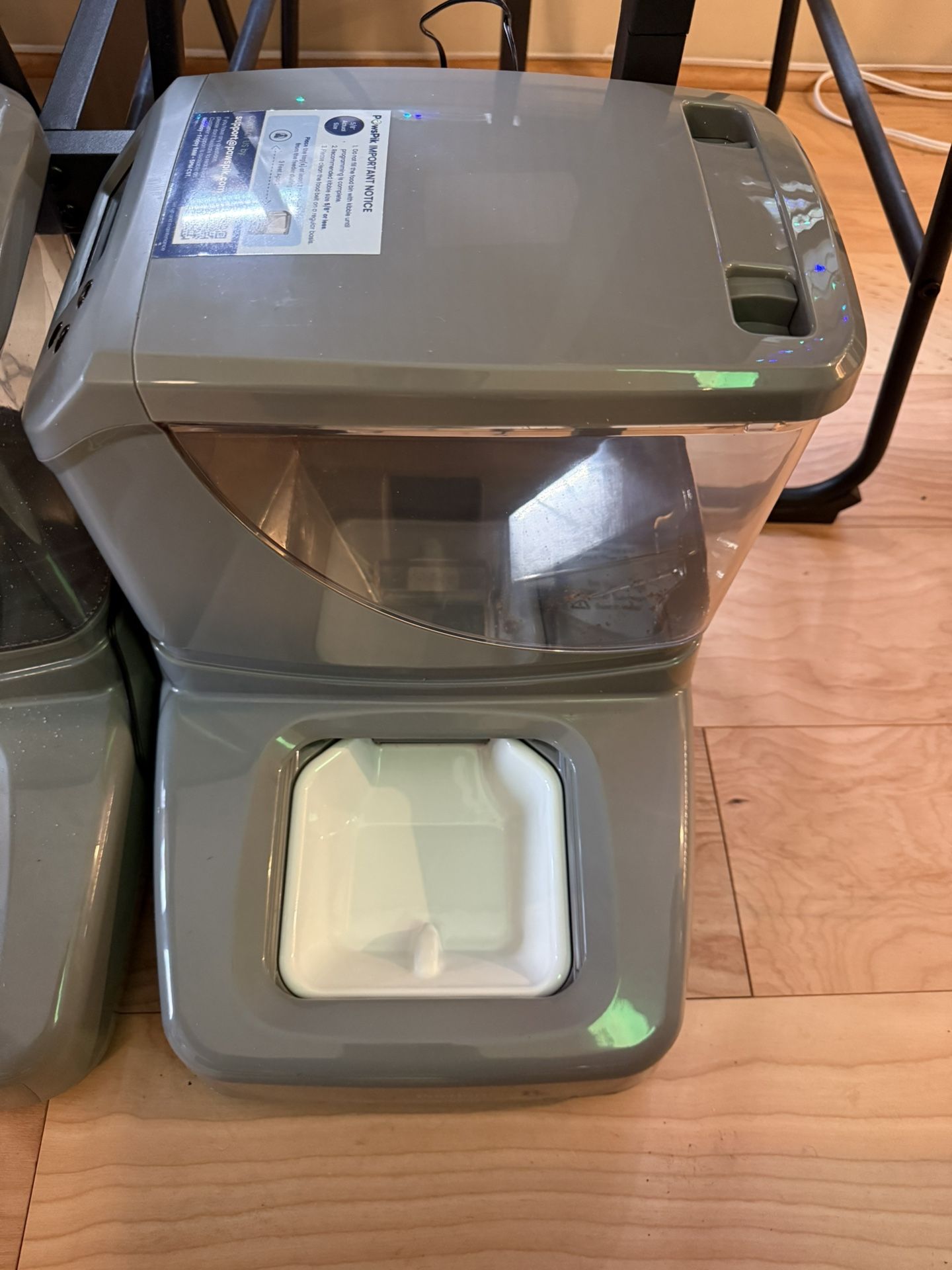 Dog Feeder
