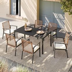 BRAND NEW -7 piece patio set