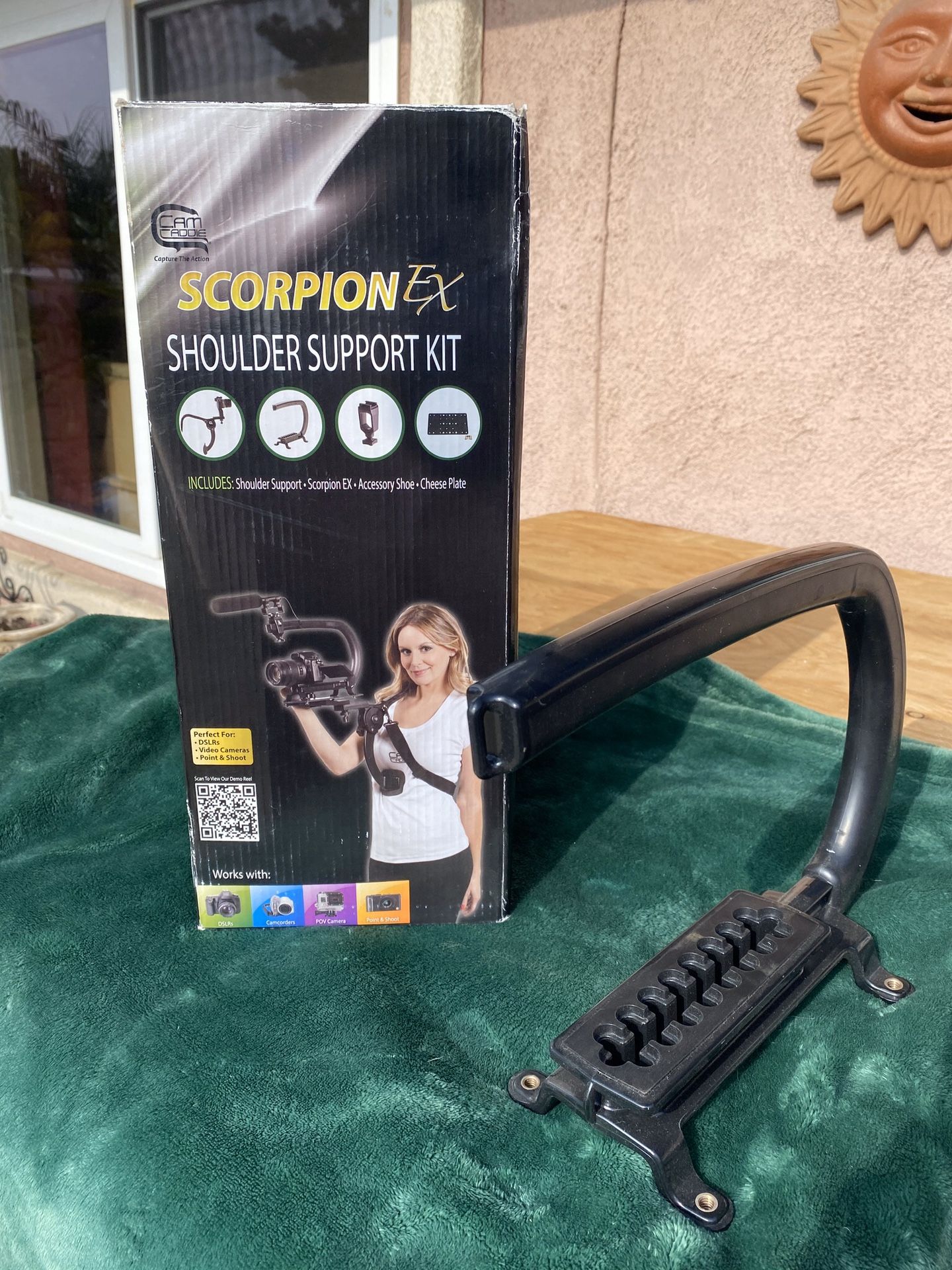 Scorpion shoulder support kit for video cameras, DSLR, smartphones