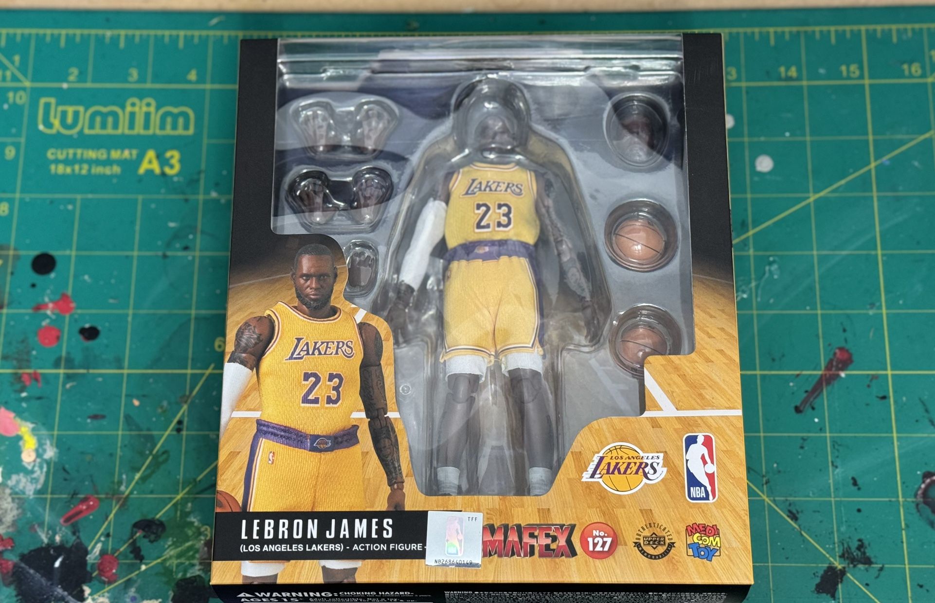 Mafex LeBron James No.127