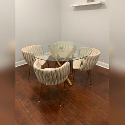 Round Glass Dining Table with Four Upholstered Chairs, Like New – North Little Rock, AR
