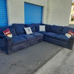Modern Sectional Couch Bule , Very Clean 