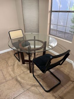 Glass Dinner table with 2 chairs