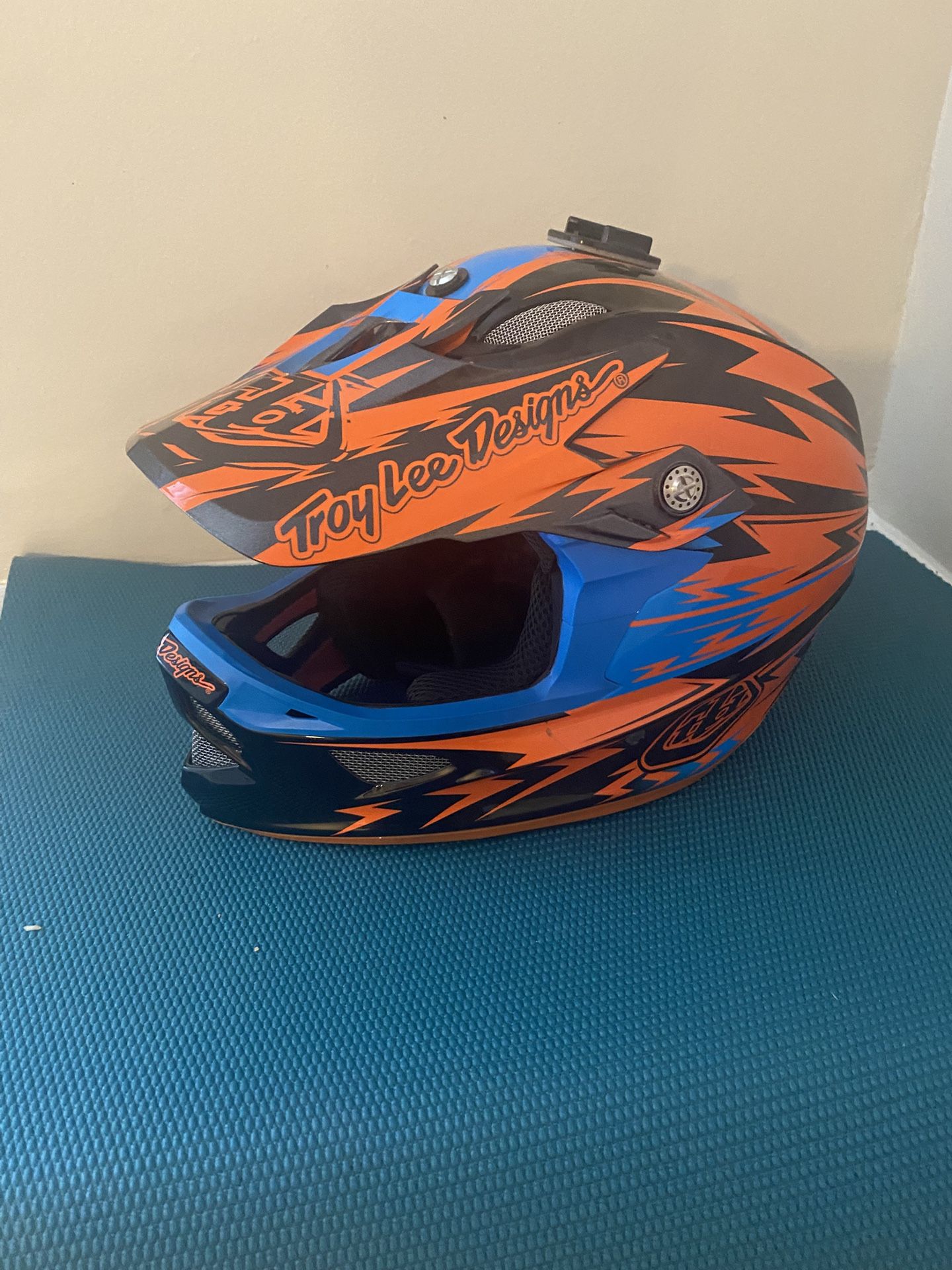 TROY LEE DESIGN MOTORCYCLE HELMET. ADULT LARGE