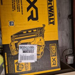 Dewalt 16 ga angled finish nailer