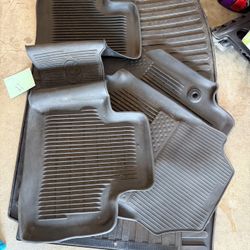 All-weather car floor mats