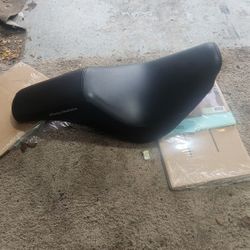 2018 Harley-Davidson Street Bob Seat