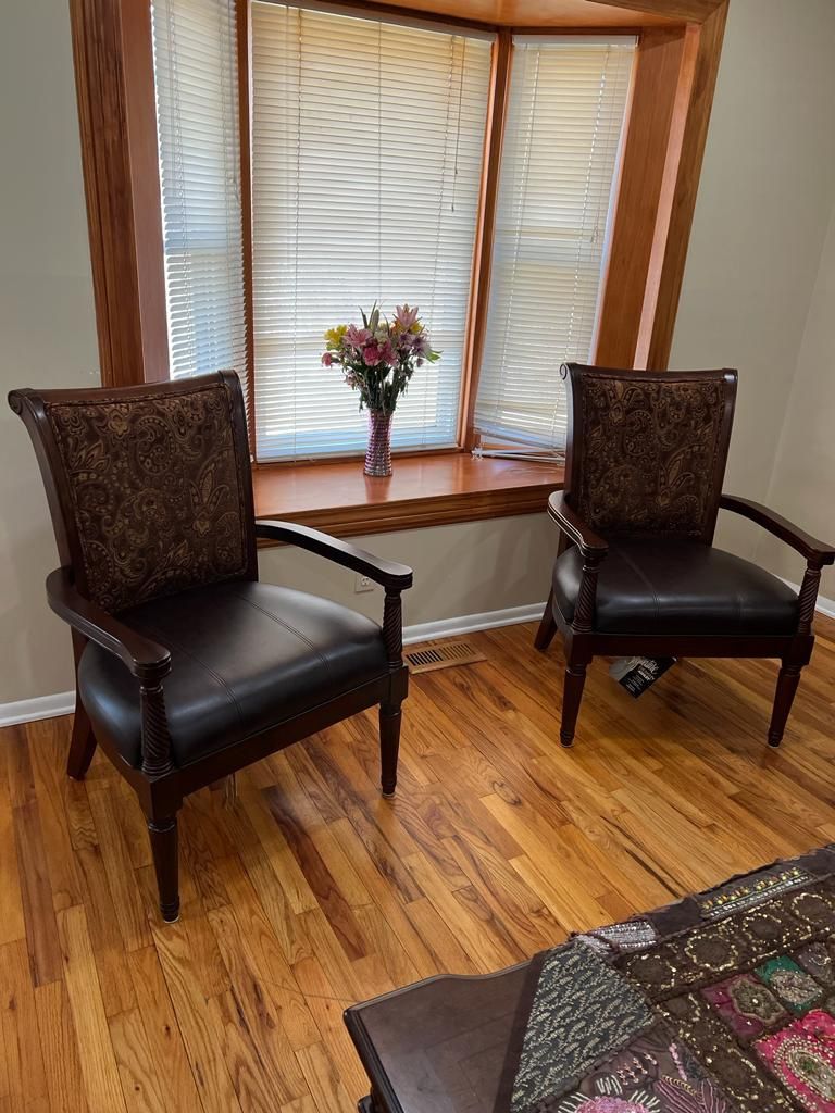 Like-New Chair